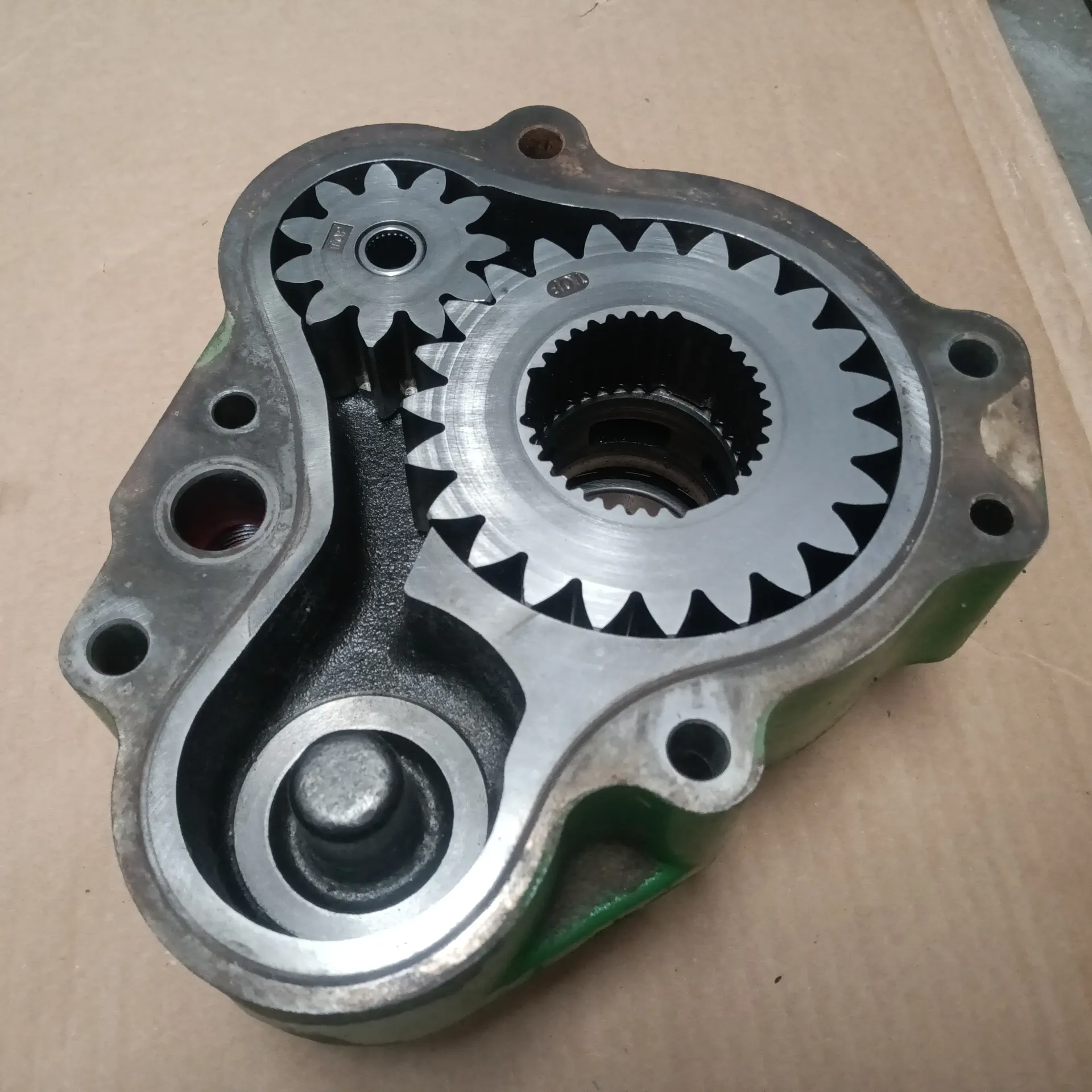 [JD-R155957-U] Oil Pump Assembly