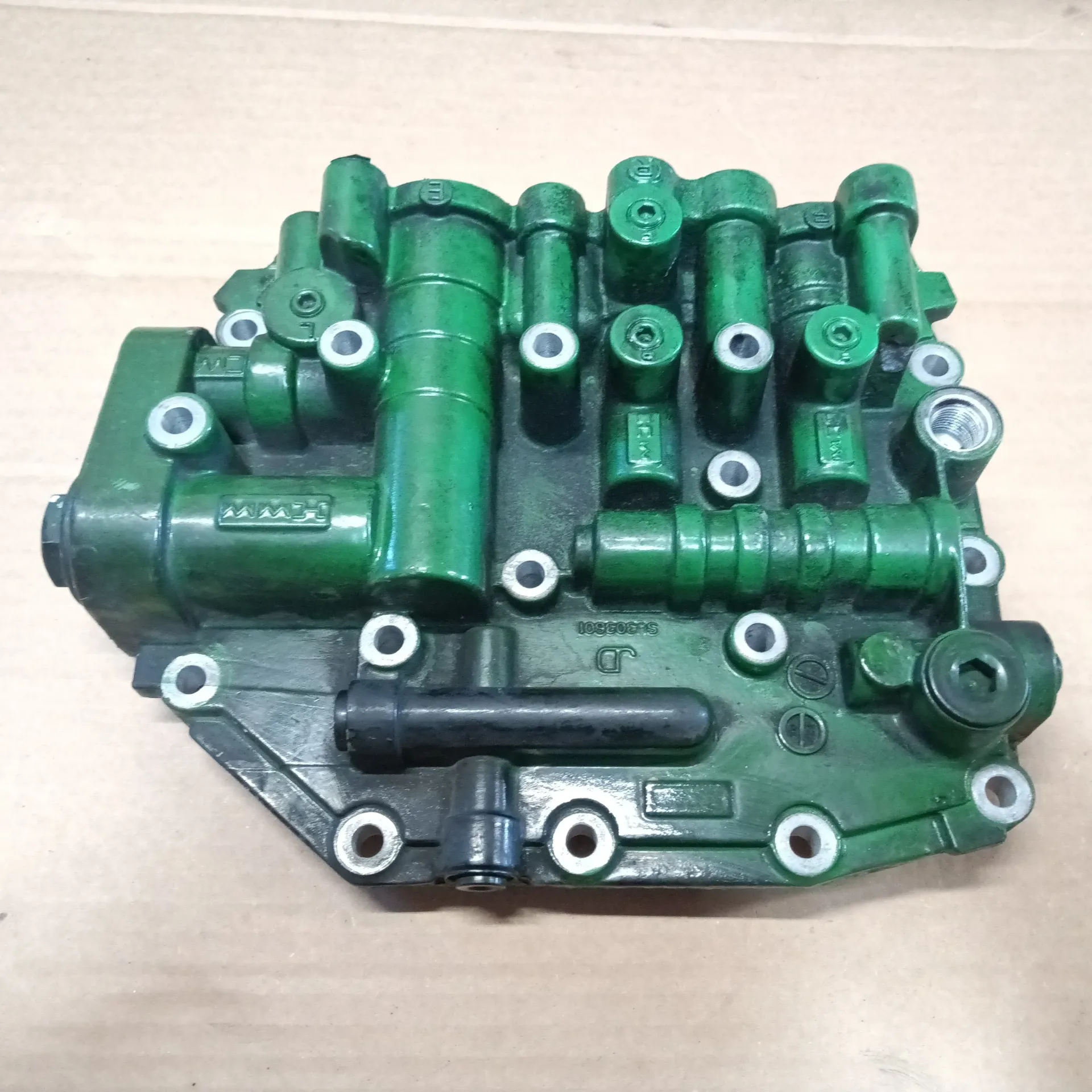 [JD-SU303601-U] Reverse Control Valve Housing