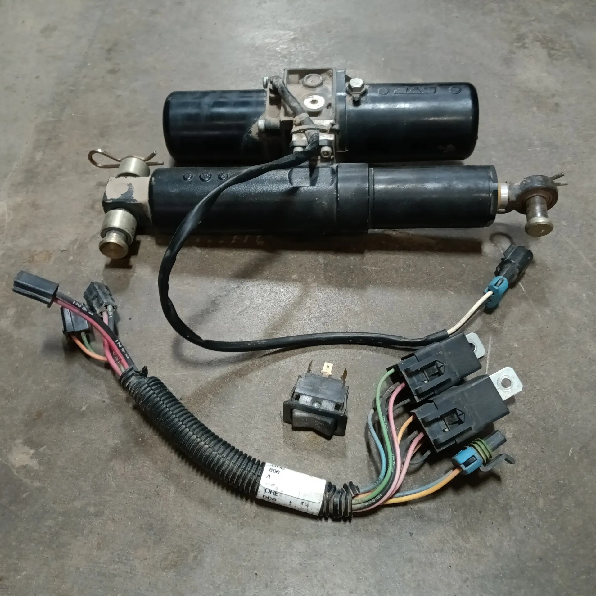 [JD-BUC10772-U] Power Lift Actuator Kit