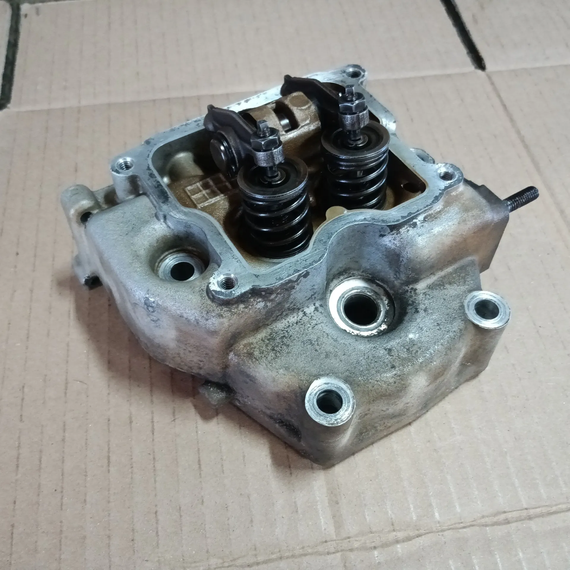 [JD-M142268-U] Engine Cylinder Head