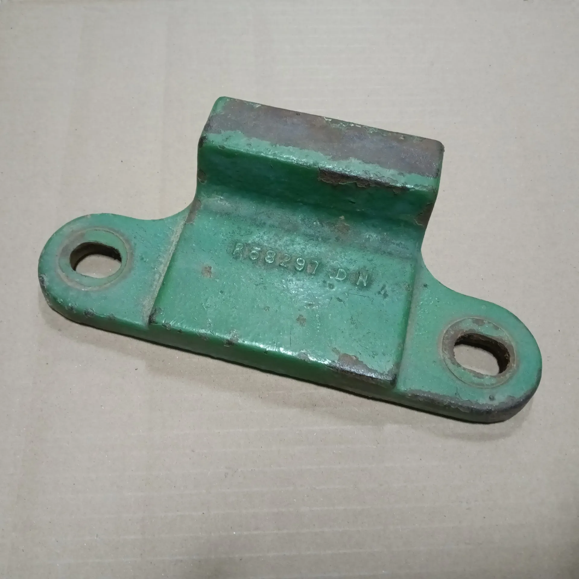 [JDR58297] Axle Stop For 20.8X34 Tires